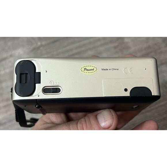 Bell and Howell 706 Film Auto Flash 30mm Focus Free Camera - Picture 5 of 7